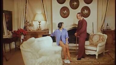 Nhật quần lót và ngón gái xinh k che tay