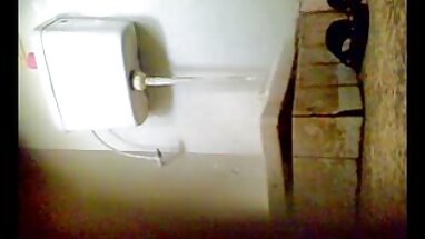 Cô bé xuyên qua âm đạo với một dương vật, cho đến cực phim sẽ k che khoái,