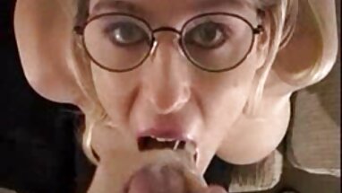 Euro gilf Renatte cho niềm vui cho cô sex vú to k che gái với một dương vật,