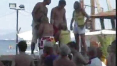 Thiếu niên Aviana Ren trên một chiếc sex k che hay ghế dài